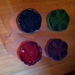 Tupperware set of four pint glasses.
